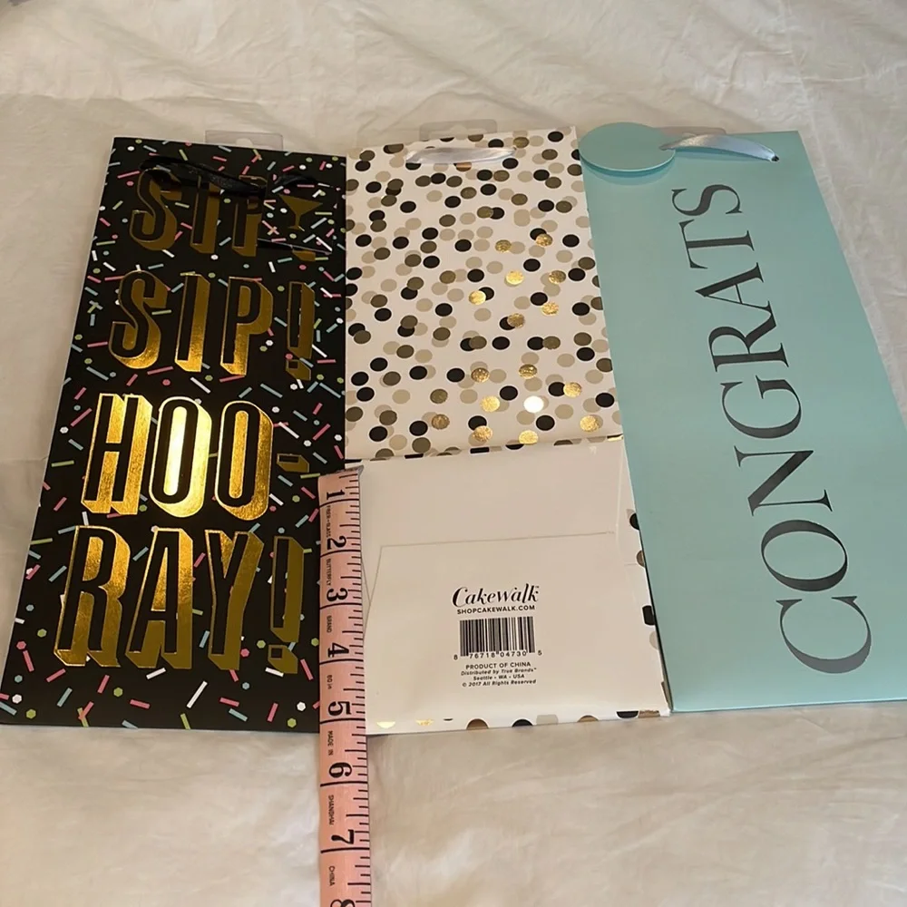 Set of 6 NEW bottle bags by Cakewalk for wine or liquor - celebratory themes